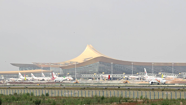 云南易高昆明長水機(jī)場外墻膩?zhàn)討?yīng)用案例