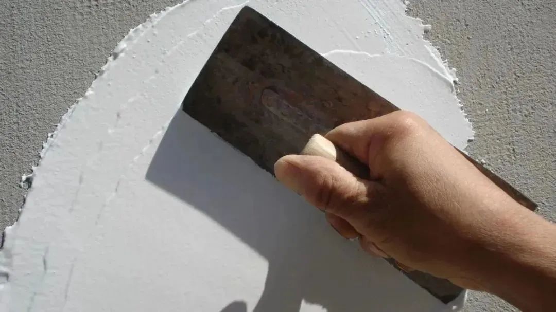 外墻膩?zhàn)痈街Σ?、砂漿出現(xiàn)空鼓問(wèn)題怎么辦？昆明膩?zhàn)臃蹚S家告訴您